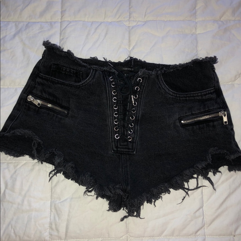 SMALL BLACK FESTIVAL SHORTS